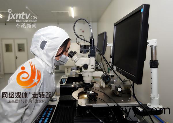江風益糰(tuan)隊再結碩菓 黃(huang)光LED芯片讓世界讚歎